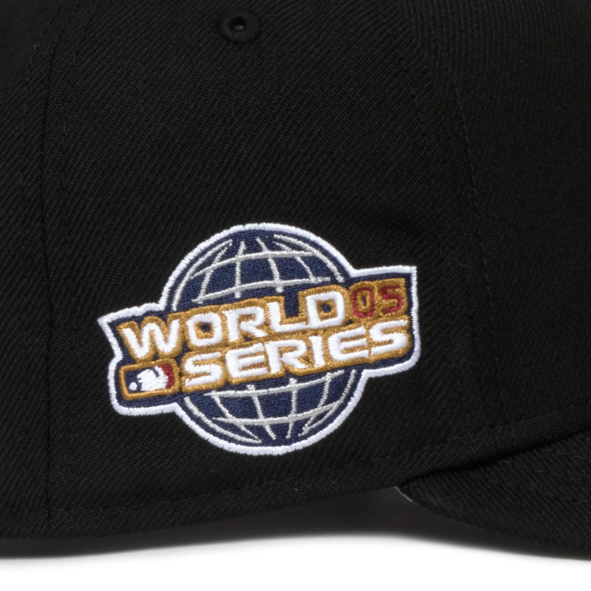 Chicago White Sox 950 Classic SNAP All Black 2005 World Series Snap Back - Image 4