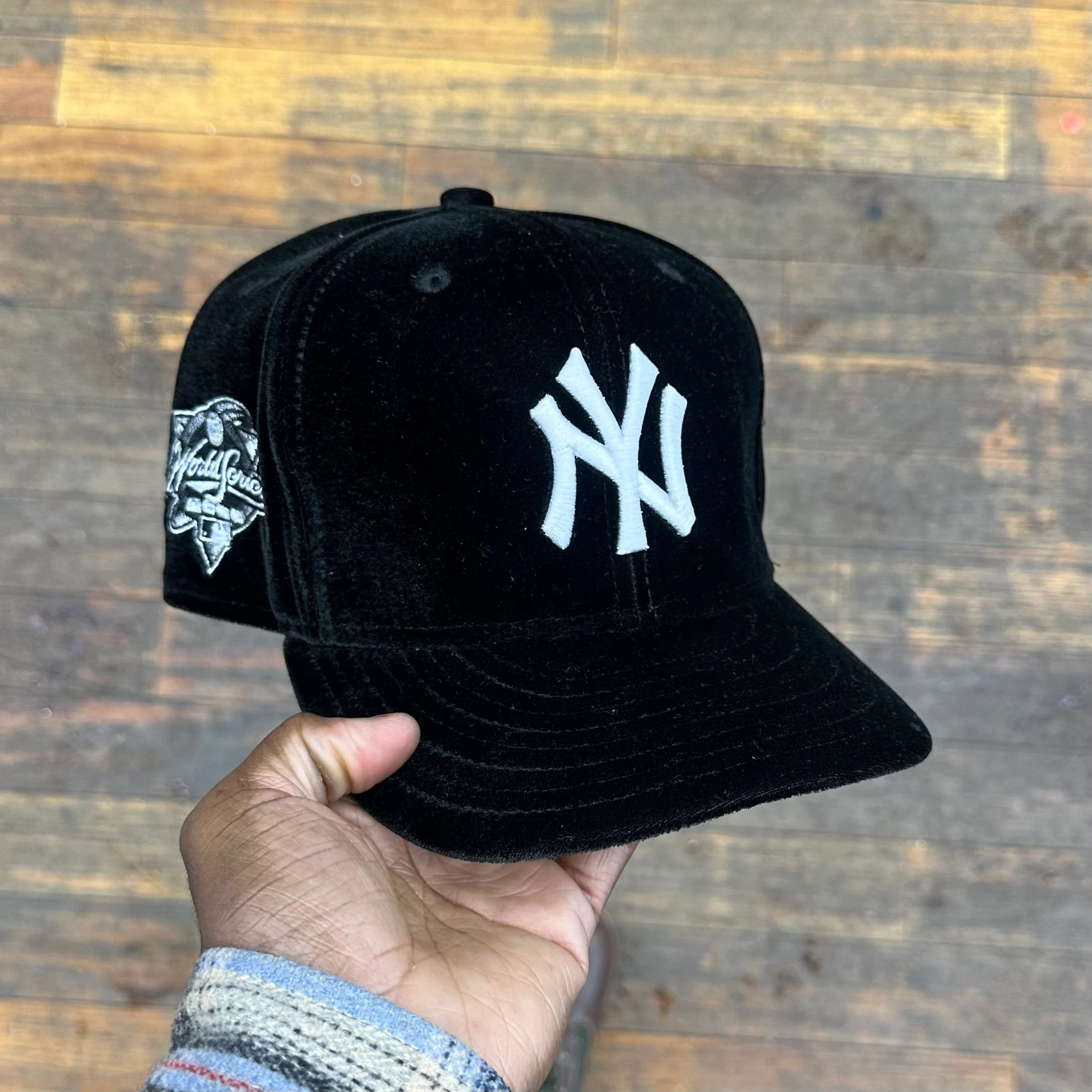 New York Yankees Black Velvet 2000 World Series - Image 3
