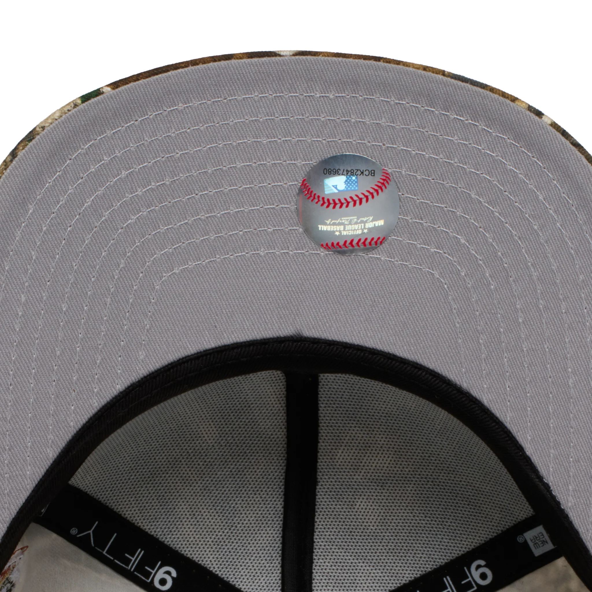 New York Yankees All Real Tree 950 AFrame 2000 WS Snap Back - Image 8