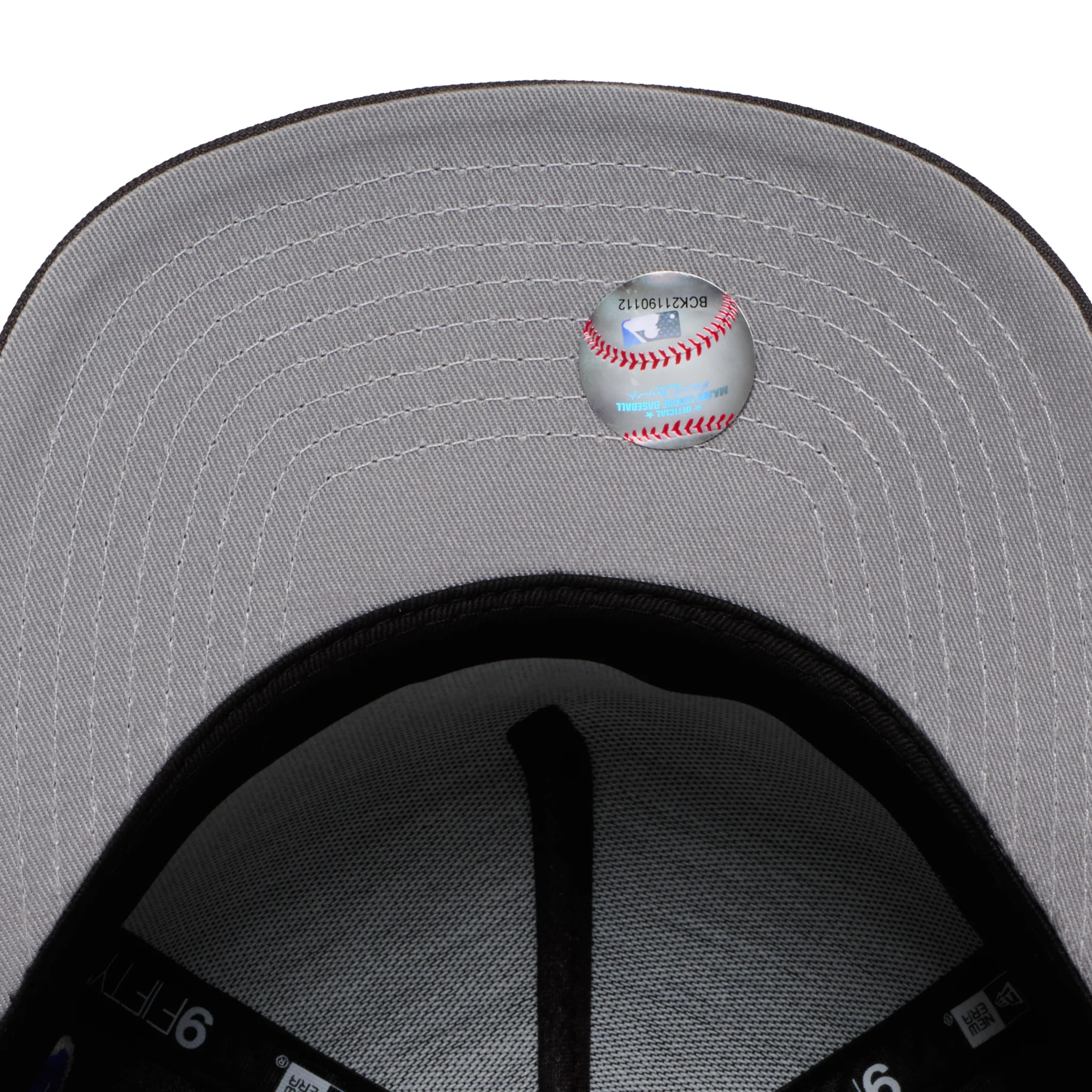 New York Yankees Dark Grey 950 AFrame SWS Patch Snap Back - Image 8